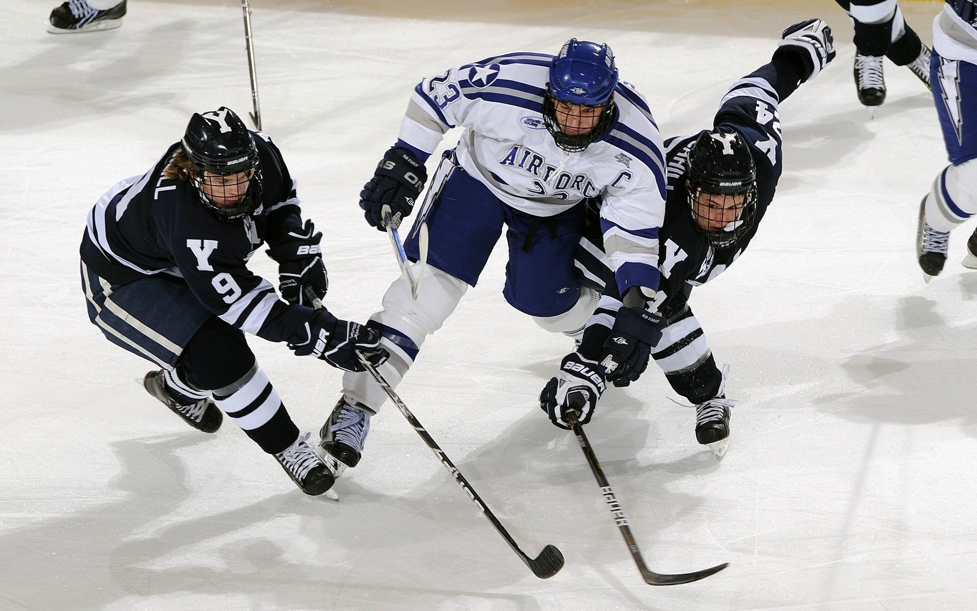 里昂完胜拜仁，蒂亚戈状态火热，黑马狂奔改写欧冠格局